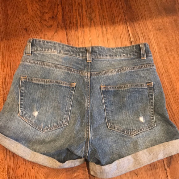 H&M’s Size 6 Jean Shorts!!!!! - Picture 3 of 5
